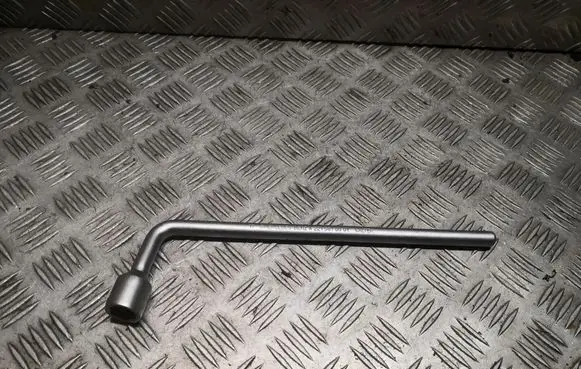 Mercedes-Benz C W203 Wheel nut wrench A2215810001 2215810001