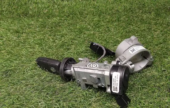 Opel Astra H Ignition lock 13334628 20912838