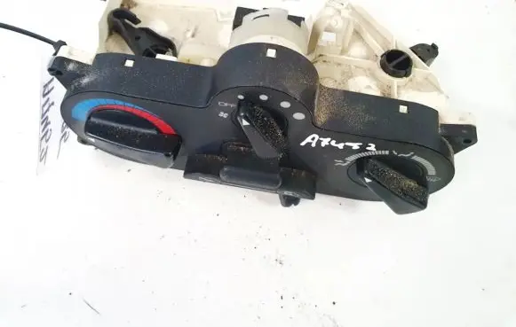Mitsubishi Carisma Climate control unit mb947678 mb947677