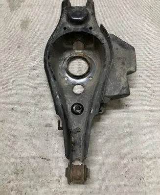 Toyota RAV 4 (XA40) Coil spring/strut mount 