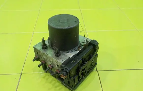Mercedes-Benz Sprinter W906 ABS Pump A0014467989 XP253
