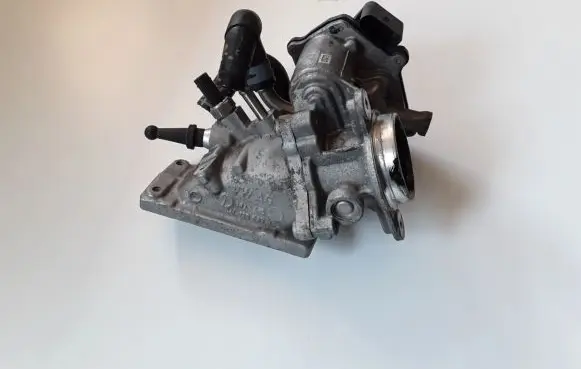 Audi A4 S4 B8 8K Throttle valve 04L128063P