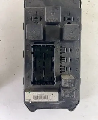 Jeep Grand Cherokee (WK) Fuse module 56050066AC 0405666