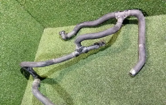 Renault Master III Engine coolant pipe/hose 924002715R