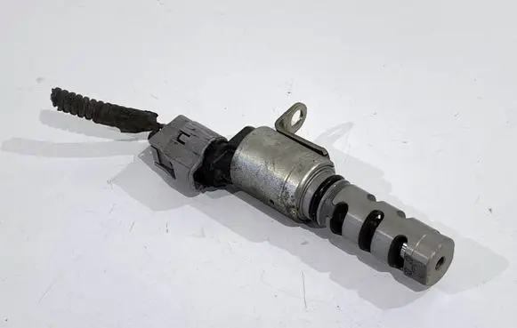 Toyota Avensis T270 Camshaft position sensor 30T050501H3