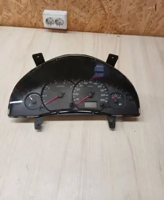 Speedometer (instrument cluster)