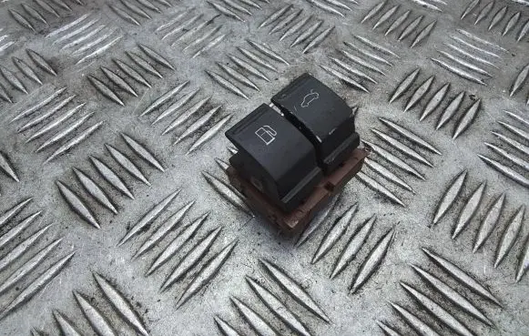 Volkswagen PASSAT B6 Fuel tank opening switch 3C0959903