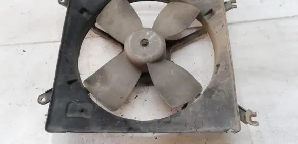 Mitsubishi Space Runner Radiator cooling fan shroud