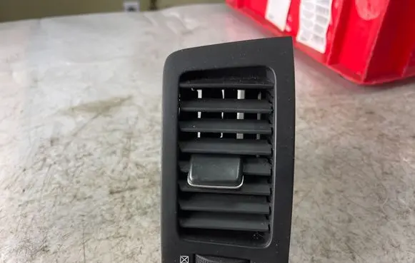 Toyota Corolla Verso E121 Dashboard side air vent grill/cover trim