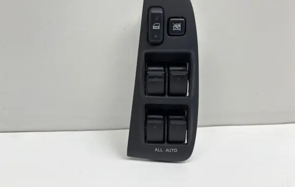 Toyota Avensis T250 Electric window control switch 54035144 37168A 8482005100