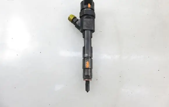 Opel Vivaro Fuel injector 8200238528 0445110146
