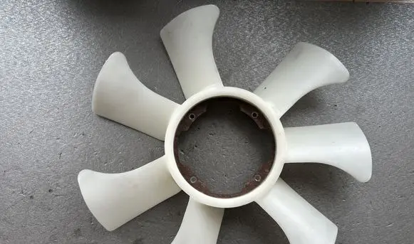 Nissan Patrol Y61 Radiator cooling fan shroud 210602W201