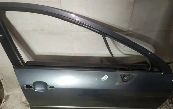 Peugeot 407 Front door pilkas