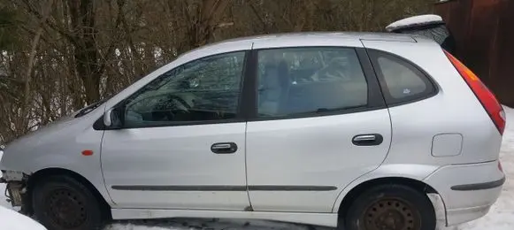 Nissan Almera Tino Front door window glass four-door