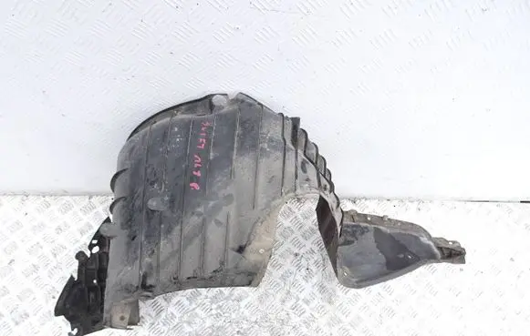 Front wheel arch liner splash guards