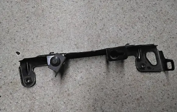 BMW 4 F32 F33 Radiator support slam panel bracket 7266168