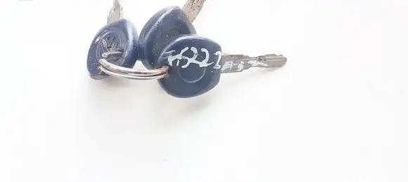 Volkswagen Golf III Ignition key/card 