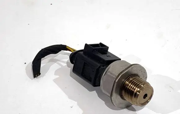 Skoda Octavia Mk3 (5E) Fuel pressure sensor 04L906054