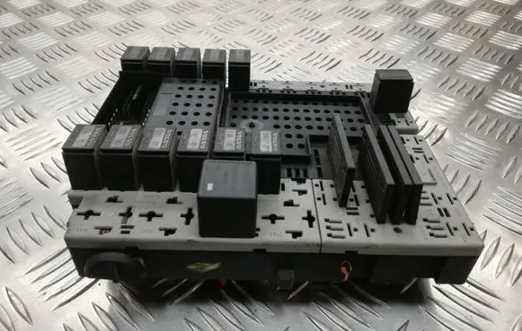 Volvo S80 Fuse module 9494673 99W094