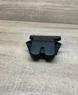 Audi A4 S4 B5 8D Tailgate/trunk/boot lock/catch/latch 8D9827505E