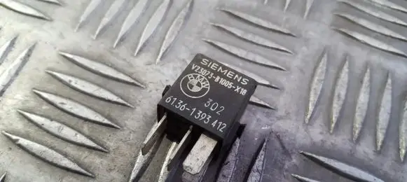 BMW 5 E34 Other relay 61361393412 61.36-1393412