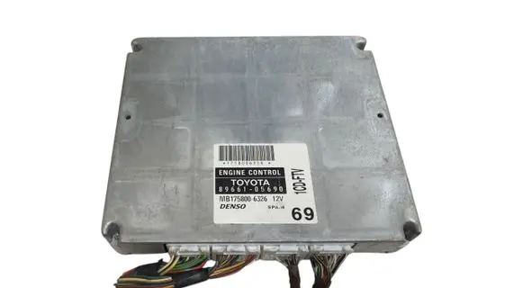 Toyota Avensis Verso Engine control unit/module 8966105690 1758006326 MB1758006326