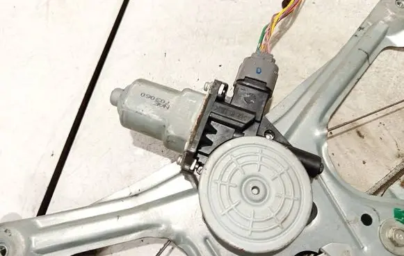 Honda Civic Front door window regulator motor