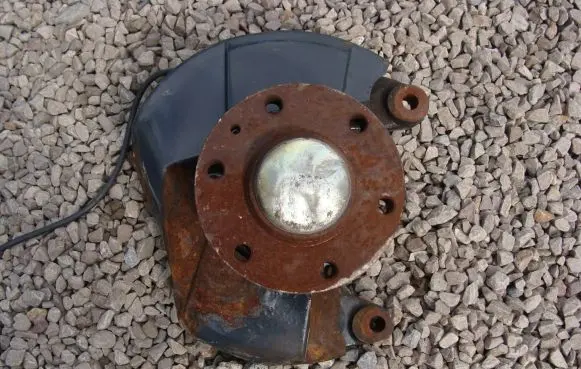 Iveco Daily 3rd gen Front wheel hub spindle knuckle