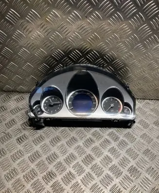 Speedometer (instrument cluster)