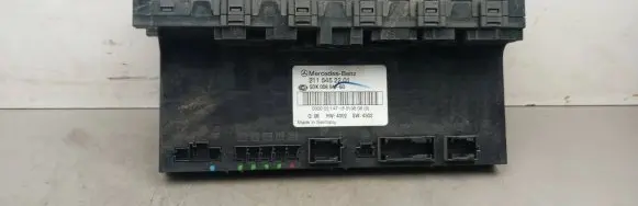 Mercedes-Benz E W211 Fuse module 2115452201 5DK00804760