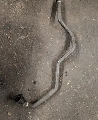 Engine coolant pipe/hose