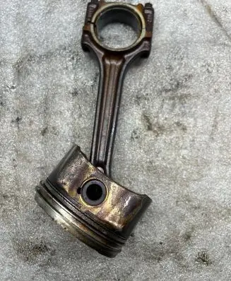 Volkswagen Golf IV Piston 050D