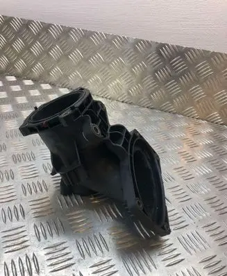 Mercedes-Benz E W212 Air intake duct part A6510900028