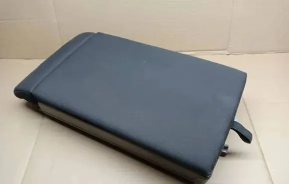 Volkswagen Golf VI Armrest 1K0885205BA 21102009 550726100809181