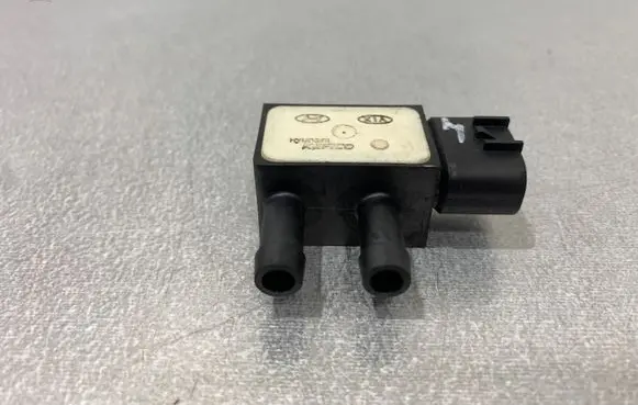 KIA Sorento Exhaust gas pressure sensor 392102F600 9022090001