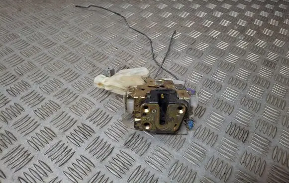 Nissan X-Trail T30 Front door lock 80552AA200 89A910