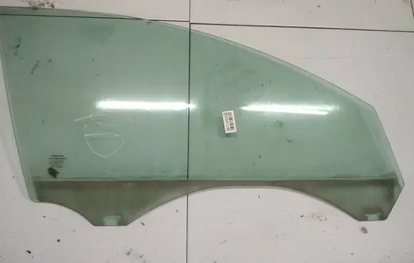 Volvo V50 Front door window glass four-door AS2