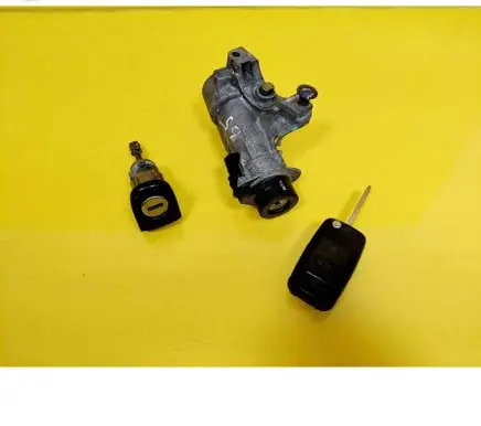 Volkswagen PASSAT B5.5 Ignition lock 4B0905851C