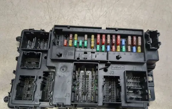 Ford Mondeo MK V BSM Control unit JU5T15604 A2C763534040000