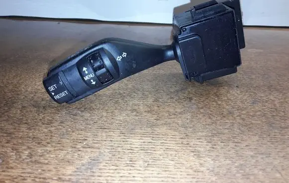 Ford Focus Indicator stalk 17D940