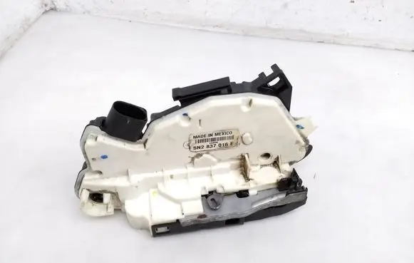 Volkswagen Amarok Front door lock 5N2837016E