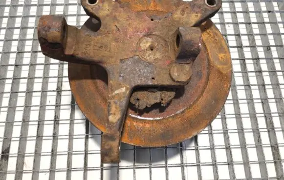 Iveco Daily 30.8 - 9 Front wheel hub spindle knuckle