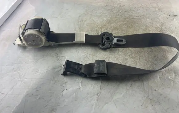 Opel Vectra C Front seatbelt 13128273F