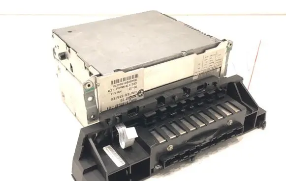 Radio/CD/DVD/GPS head unit