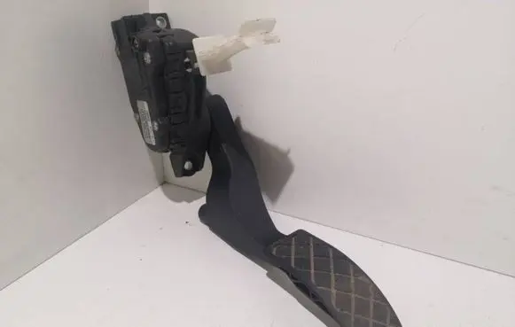 Volkswagen Golf IV Accelerator throttle pedal 1J1721503H 6PV00777001