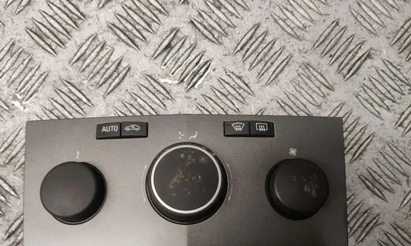 Opel Zafira B Climate control unit 90151257