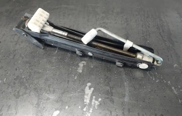 BMW 5 E39 Lift Jack 1092710