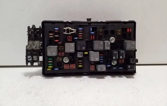 Chevrolet Orlando Fuse module 96982040