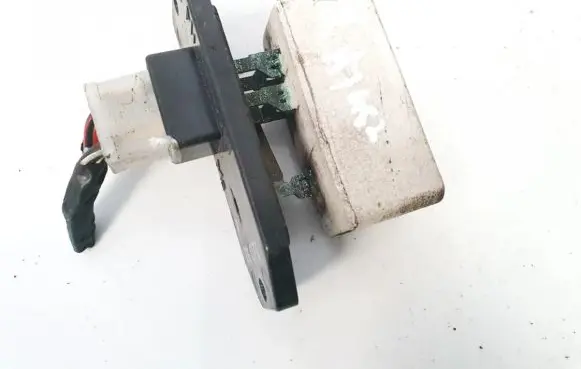 Mitsubishi Carisma Coolant fan relay 1s071