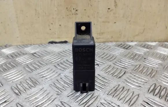 Volvo V40 Glow plug pre-heat relay 0281003047 31342686